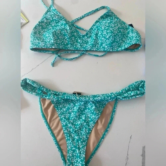 Cotton On Body 2 Piece Capri Ditsy Micro Floral Scoop Tri Top Brazilian Bottom L - Picture 3 of 7